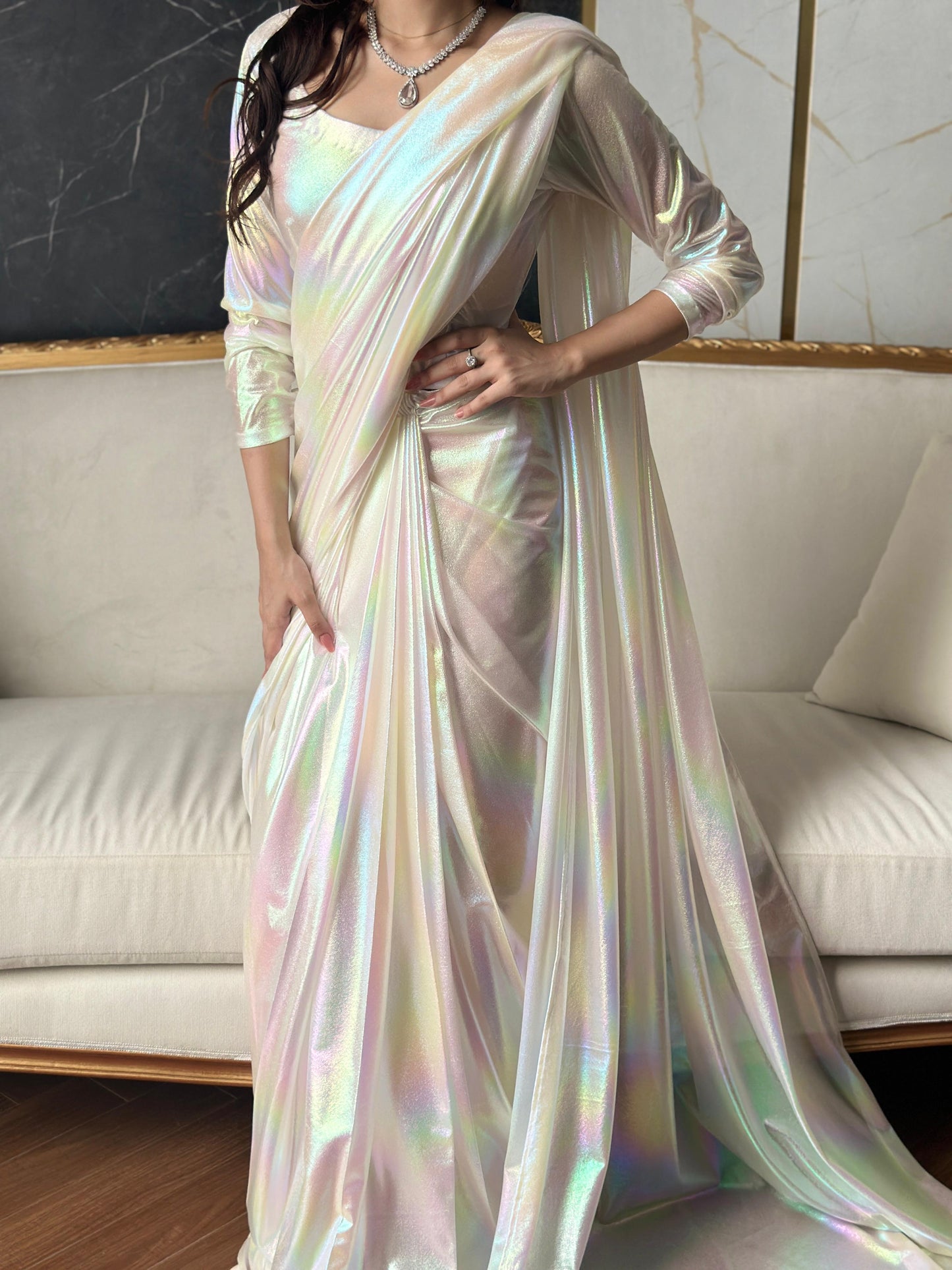 Nooré Iris – The Rainbow Moonlight Sare